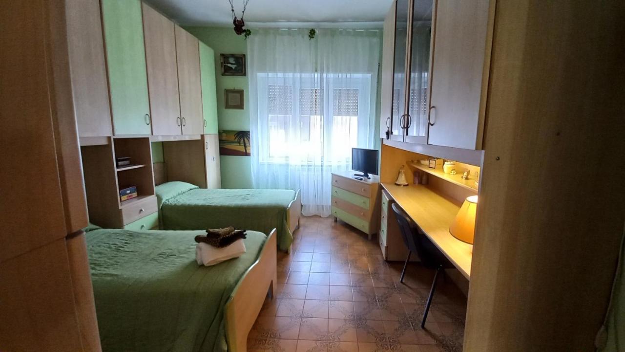 Appartamento Incantevole Al Centro Di Torvaianica Buitenkant foto